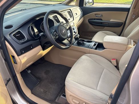 Used 2015 Kia Sedona LX image 10