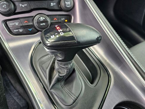 Used 2015 Dodge Challenger SXT image 28