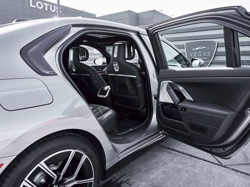 Used 2024 BMW 760i xDrive 760i xDrive image 26