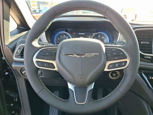 New 2026 Chrysler Pacifica Limited image 10