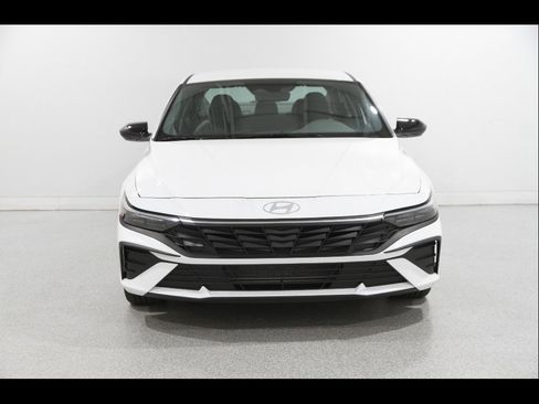 Certified 2025 Hyundai Elantra Sport FWD image 2