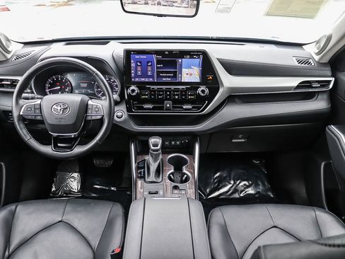 Used 2021 Toyota Highlander Platinum image 13