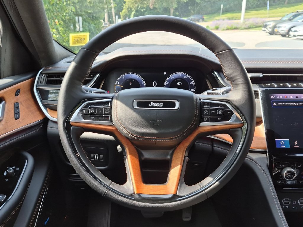 Used 2022 Jeep Grand Cherokee Summit AWD/4WD image 13