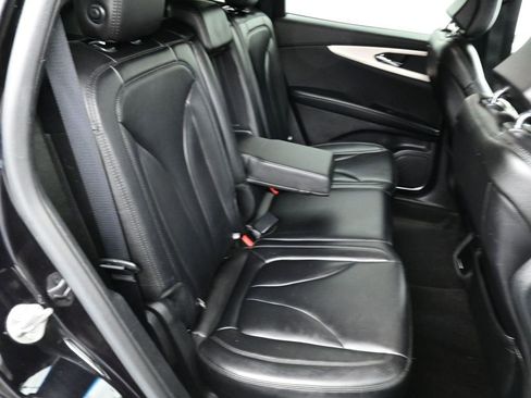 Used 2019 Lincoln Nautilus Premier image 28