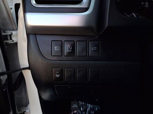 Certified 2019 Toyota Highlander SE w/ Nightshade Edition image 15