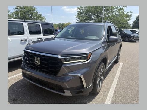 Used 2023 Honda Pilot Touring image 1