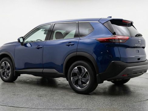 Used 2025 Nissan Rogue SV image 6