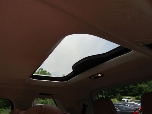 Used 2024 BMW X7 xDrive40i w/ Premium Package image 32