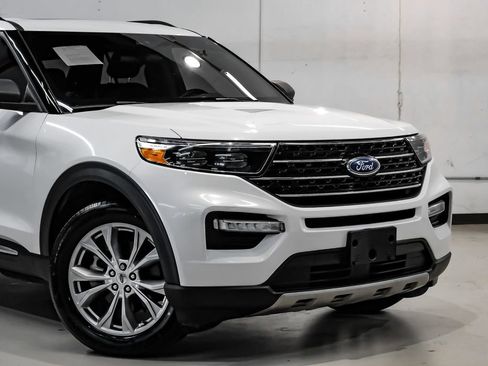 Used 2020 Ford Explorer XLT w/ Equipment Group 202A RWD image 9