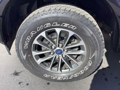 Used 2019 Ford F150 Lariat w/ Equipment Group 502A Luxury AWD/4WD image 4