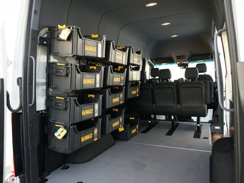 Used 2021 Mercedes-Benz Sprinter 2500 image 2
