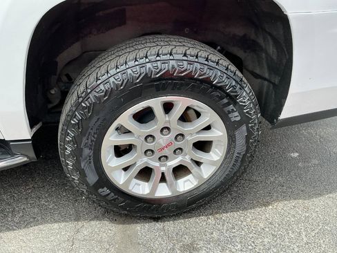 Used 2019 GMC Yukon XL SLT AWD/4WD image 6