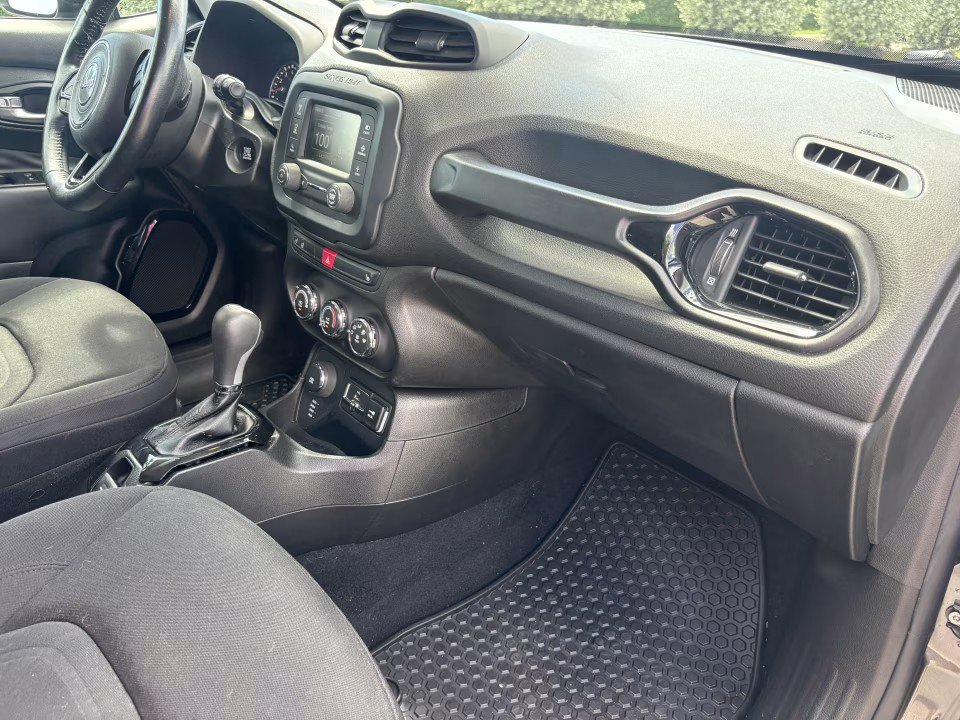 Used 2017 Jeep Renegade Altitude AWD/4WD image 16