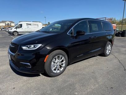 New 2026 Chrysler Pacifica Select