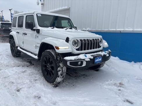 Used 2024 Jeep Wrangler Unlimited Sahara w/ Technology Group image 2