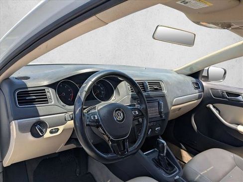 Used 2015 Volkswagen Jetta SE FWD image 9