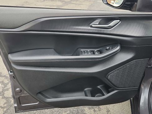 Used 2024 Jeep Grand Cherokee L Laredo image 12