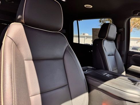 Used 2024 GMC Yukon XL SLT image 31