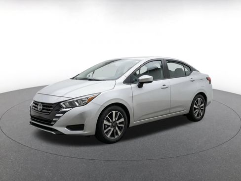 Used 2025 Nissan Versa SV FWD image 3