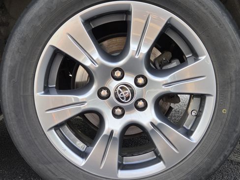 Used 2019 Toyota Sienna SE w/ SE Preferred Package AWD/4WD image 13