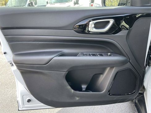 New 2026 Jeep Compass Latitude image 26