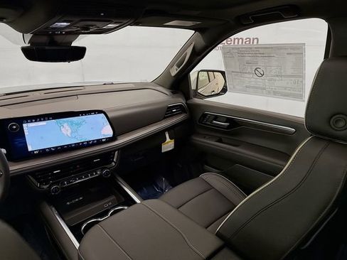 New 2025 Chevrolet Suburban Premier image 27