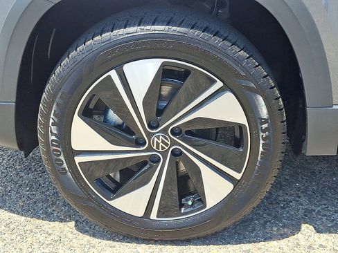 New 2025 Volkswagen Taos SE AWD/4WD image 18
