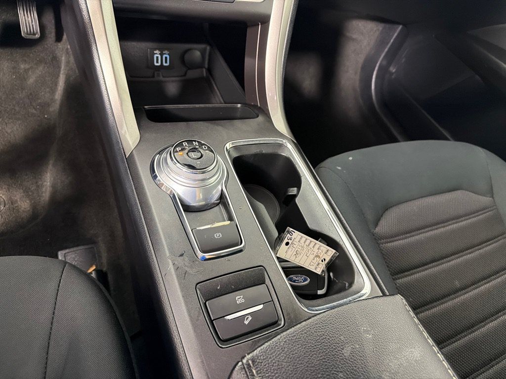 Used 2019 Ford Fusion SE FWD image 16