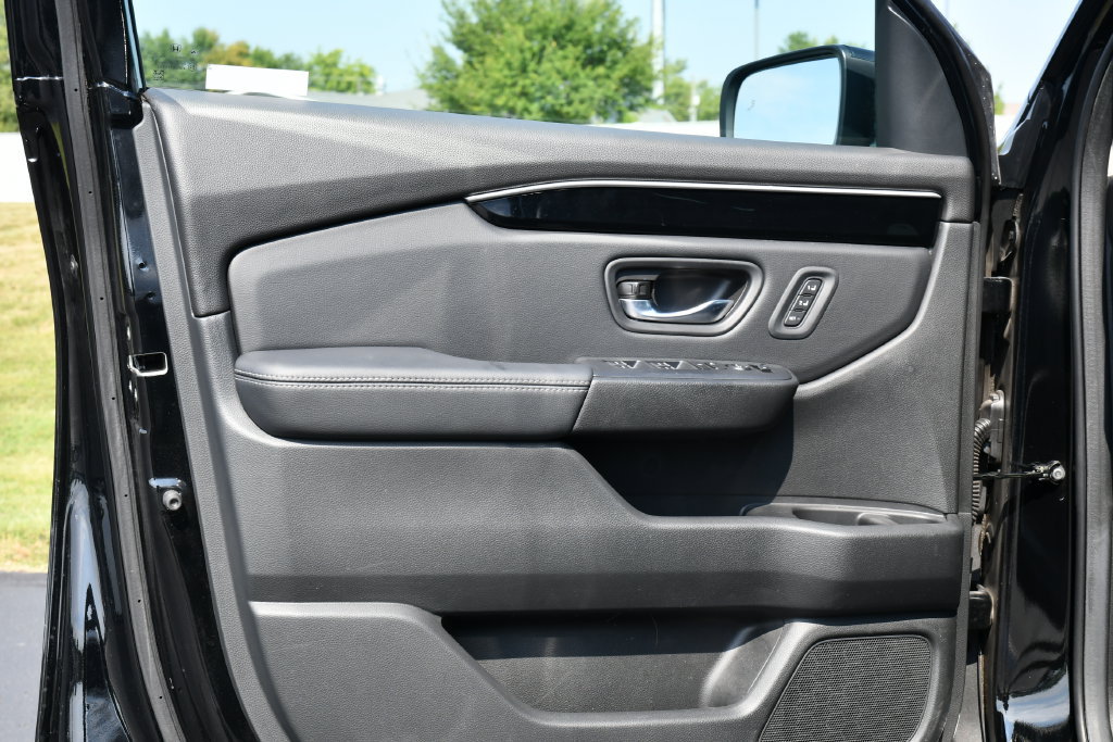 Used 2024 Honda Pilot Touring image 10