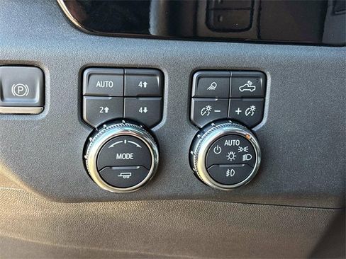 Used 2024 GMC Sierra 2500 SLT image 15