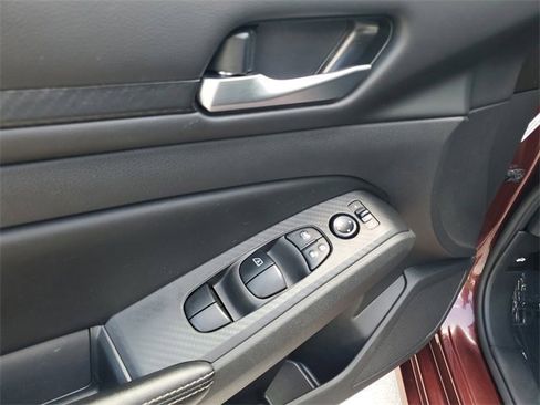 Used 2024 Nissan Altima 2.5 SV image 18