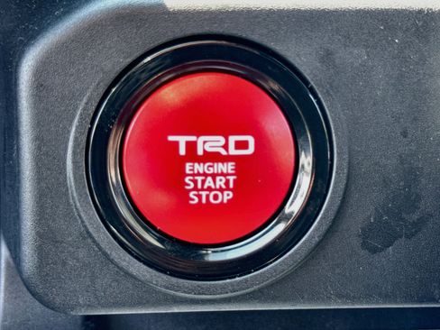 Used 2024 Toyota Tacoma TRD Off-Road AWD/4WD image 15