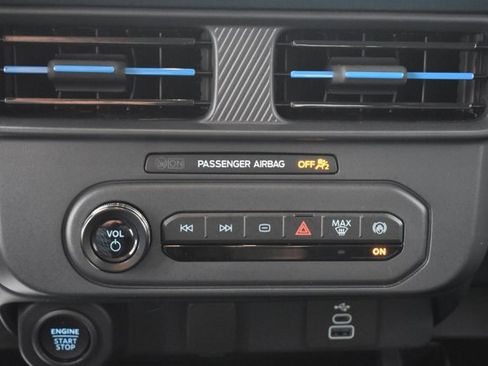 Used 2025 Ford Maverick XLT w/ Equipment Group 302A AWD/4WD image 24