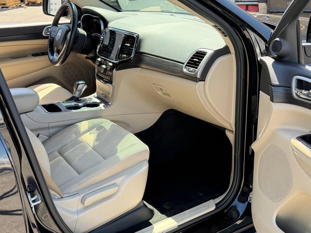 Certified 2022 Jeep Grand Cherokee Laredo E RWD image 24
