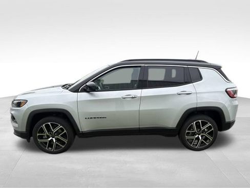 Used 2025 Jeep Compass Limited AWD/4WD image 13