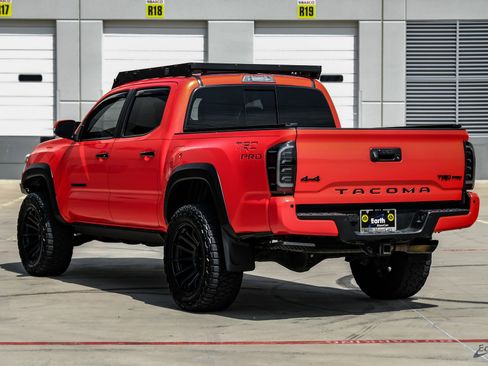 Used 2023 Toyota Tacoma TRD Pro AWD/4WD image 10