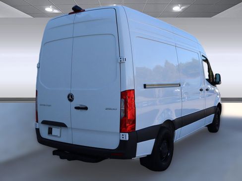 Used 2025 Mercedes-Benz Sprinter 2500 image 9