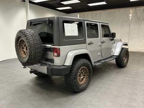 Used 2017 Jeep Wrangler Unlimited Sahara w/ Connectivity Group AWD/4WD image 5