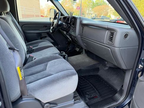 Used 2006 GMC Sierra 2500 SLE w/ Snow Plow Prep Package image 10