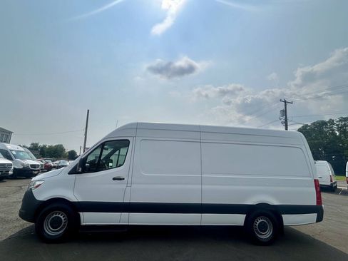 Used 2021 Mercedes-Benz Sprinter 2500 image 2