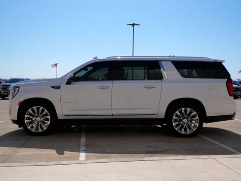 Used 2023 GMC Yukon XL Denali w/ Denali Reserve Package AWD/4WD image 3