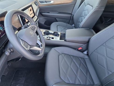 New 2026 Volkswagen Atlas SE image 9