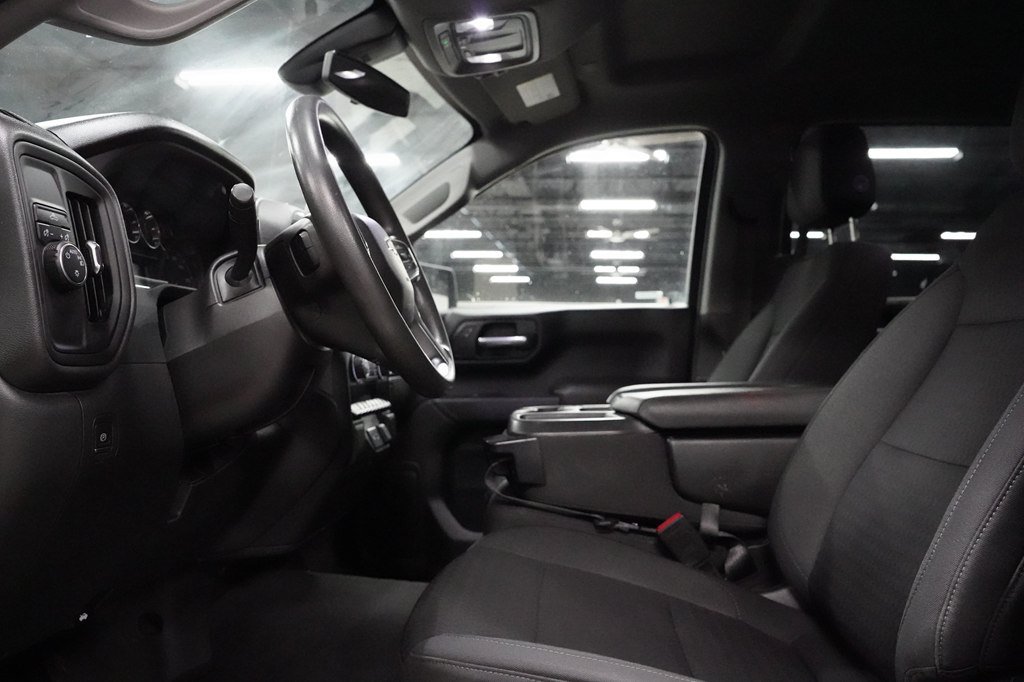 Used 2022 Chevrolet Silverado 1500 Custom w/ LPO, Blackout Package RWD image 9