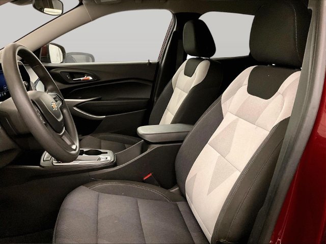 Used 2024 Chevrolet Trax LS w/ LS Convenience Package FWD image 23