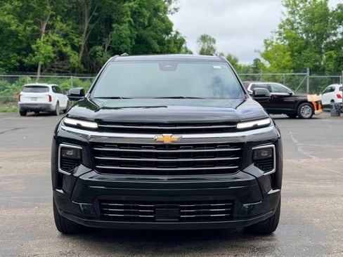 Used 2025 Chevrolet Traverse High Country AWD/4WD image 3