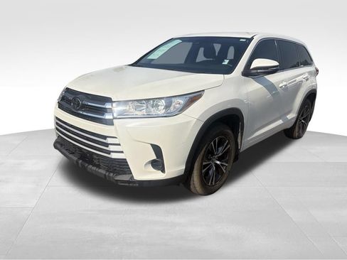 Used 2017 Toyota Highlander LE w/ Carpet Mat Package AWD/4WD image 3