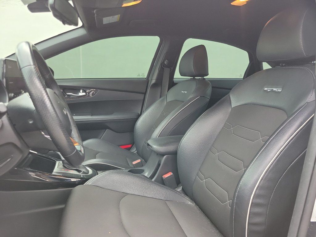 Certified 2022 Kia Forte GT-Line FWD image 2