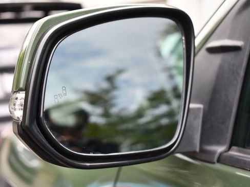 Used 2021 Toyota Tacoma SR5 w/ Trail Edition image 43