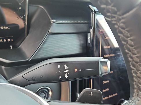 Used 2025 GMC Acadia Elevation image 21