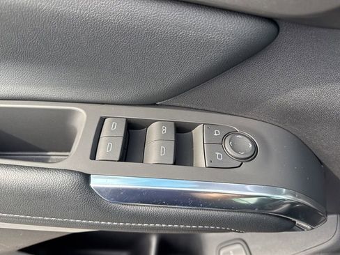 Used 2025 Chevrolet Traverse LT image 28